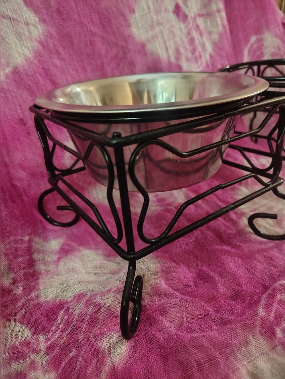 Black Wrought Iron Double Pet Bowl Stand Heart Scrollwork Raised Diner Holder